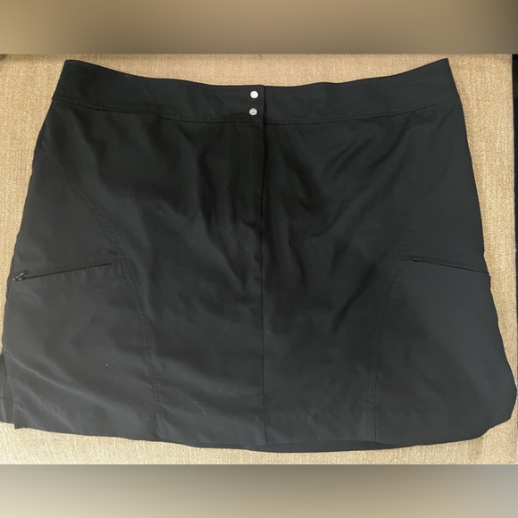 Two Like New Women’s Size 14 Izod Stretch Golf Skorts / Skirts - Picture 11 of 11